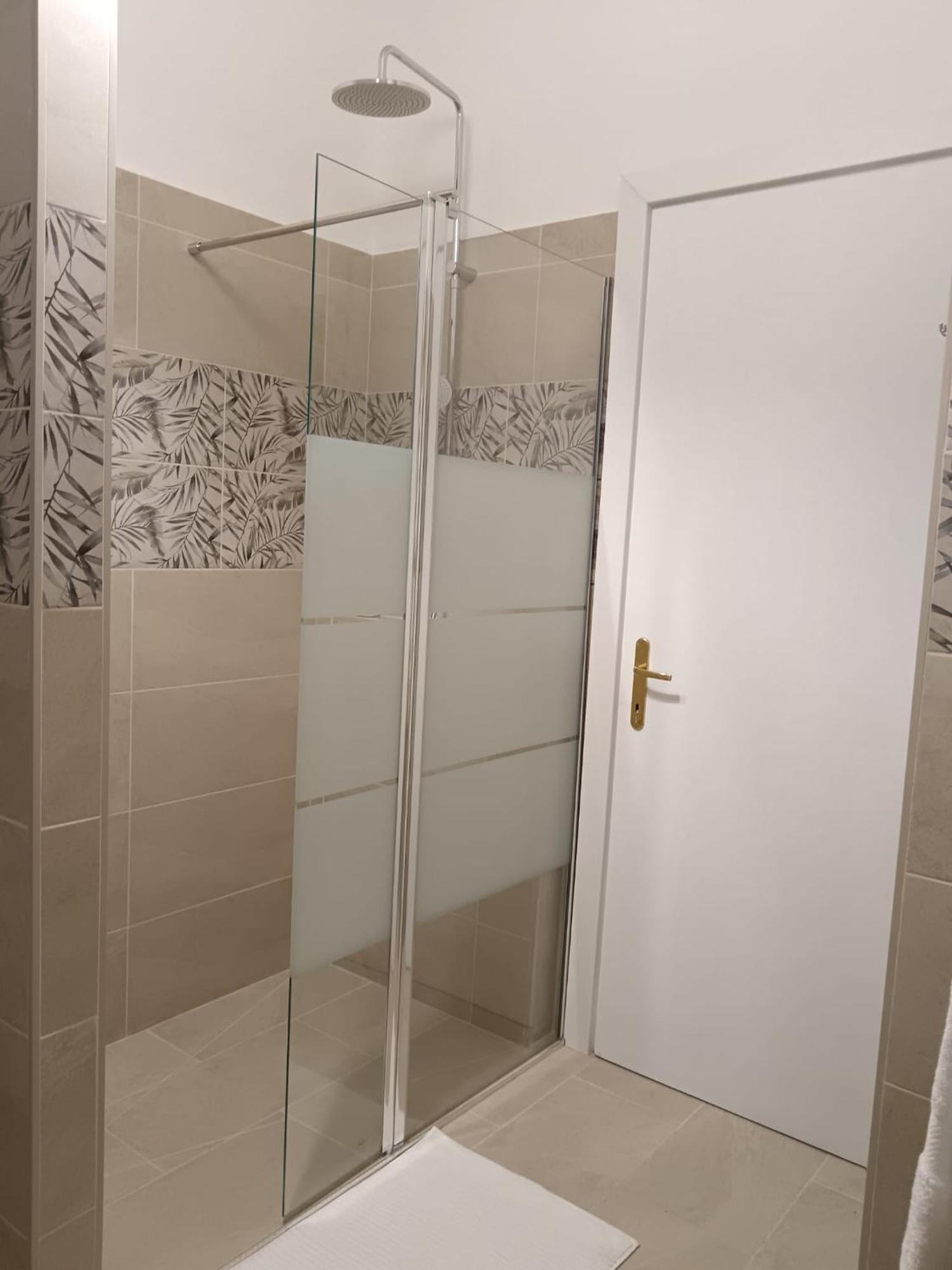Rhome Apartment *